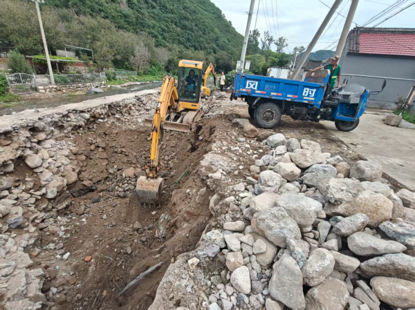 反映 | 怀柔区二谈关村建在河谈上的泊车场铲除啦