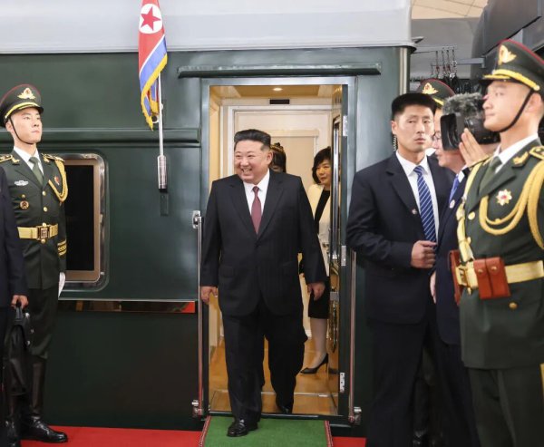 金正恩抵达北京